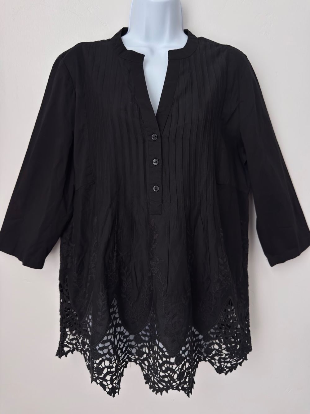 Chico’s Black Cotton Embroidered Crochet Lace Hem Pintuck Tunic Top Size US 10